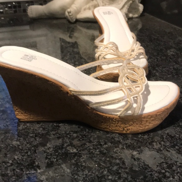 New wedge sandals - Picture 2 of 7